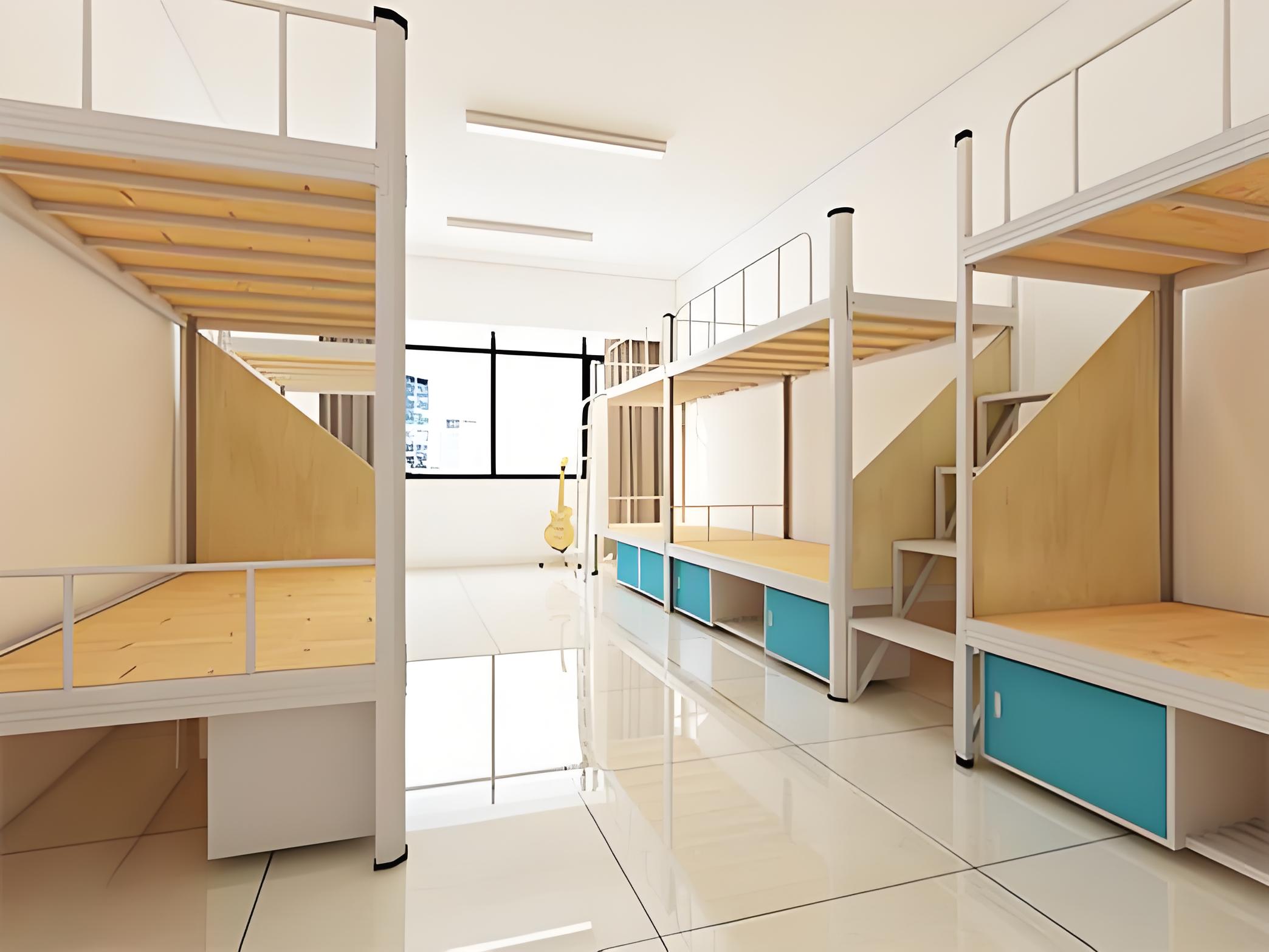 宿舍床廠家：雙層鐵床防傾倒設(shè)計(jì)如何？